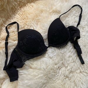 Black lace Demi cup la perla 32 D bra